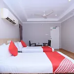 Oyo 23116 Gino Tourist Home