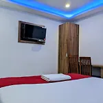 Hotel Feathers