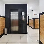 Oyo Townhouse 595 Majestic Inn