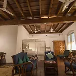 Old Courtyard Hotel