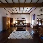Old Courtyard Hotel