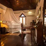 Old Courtyard Hotel
