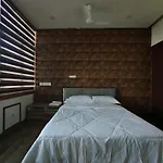 Marina Lounge