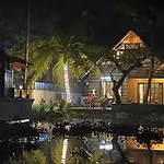 Marina Lounge