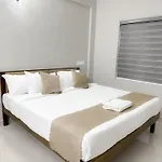 White House Apartments