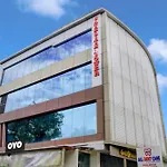 Hotel O New Famy Home