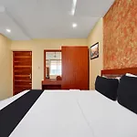Super Townhouse Ernakulam North