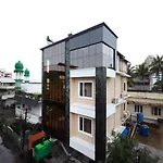 Oyo 6728 Almas Residency