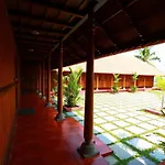 Kondai Lip Backwater Heritage Resort