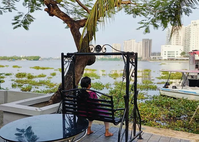 Marina Lounge