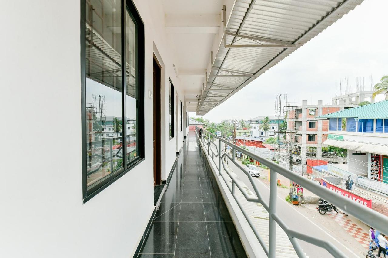 Spot On 39480 Vattekad Tourist 3* Kochi