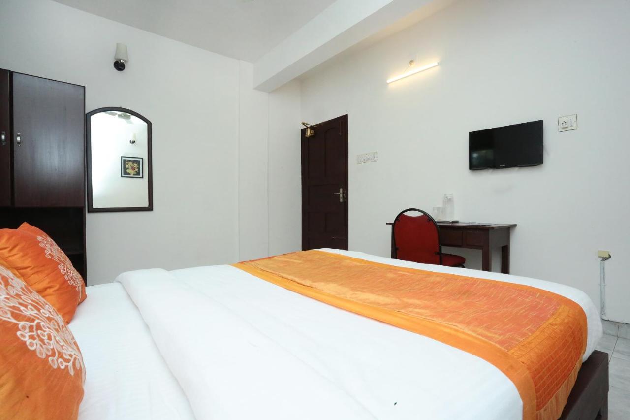 Hotel Oyo 9902 Nedumparambil Residency