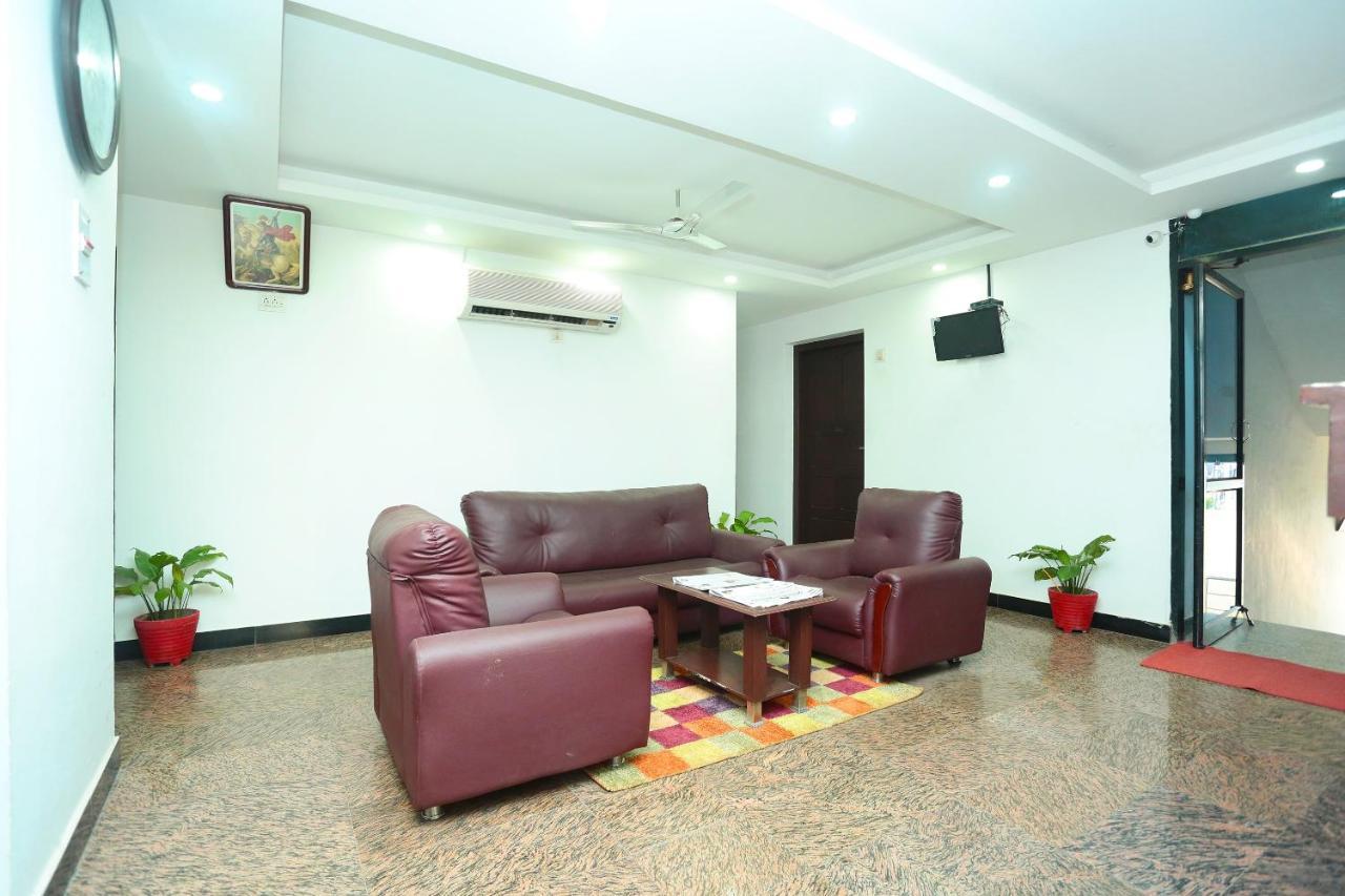 Hotel Oyo 9902 Nedumparambil Residency 3*