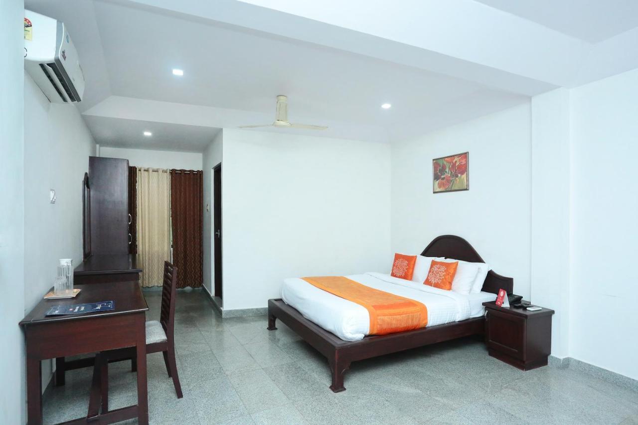 Oyo 9902 Nedumparambil Residency Hotel Kochi