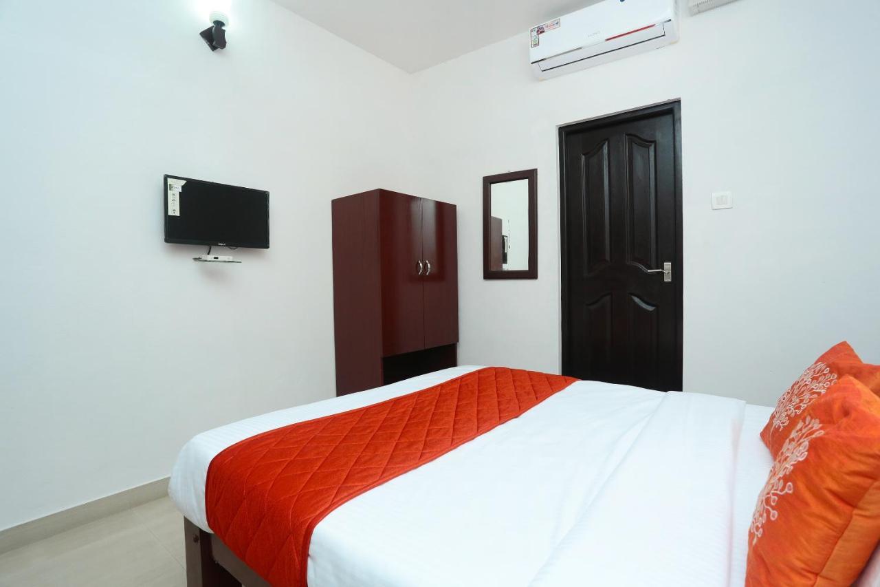 Oyo 9902 Nedumparambil Residency