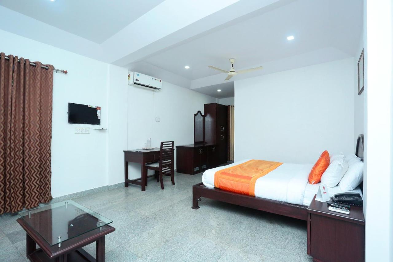 Oyo 9902 Nedumparambil Residency Hotel Kochi