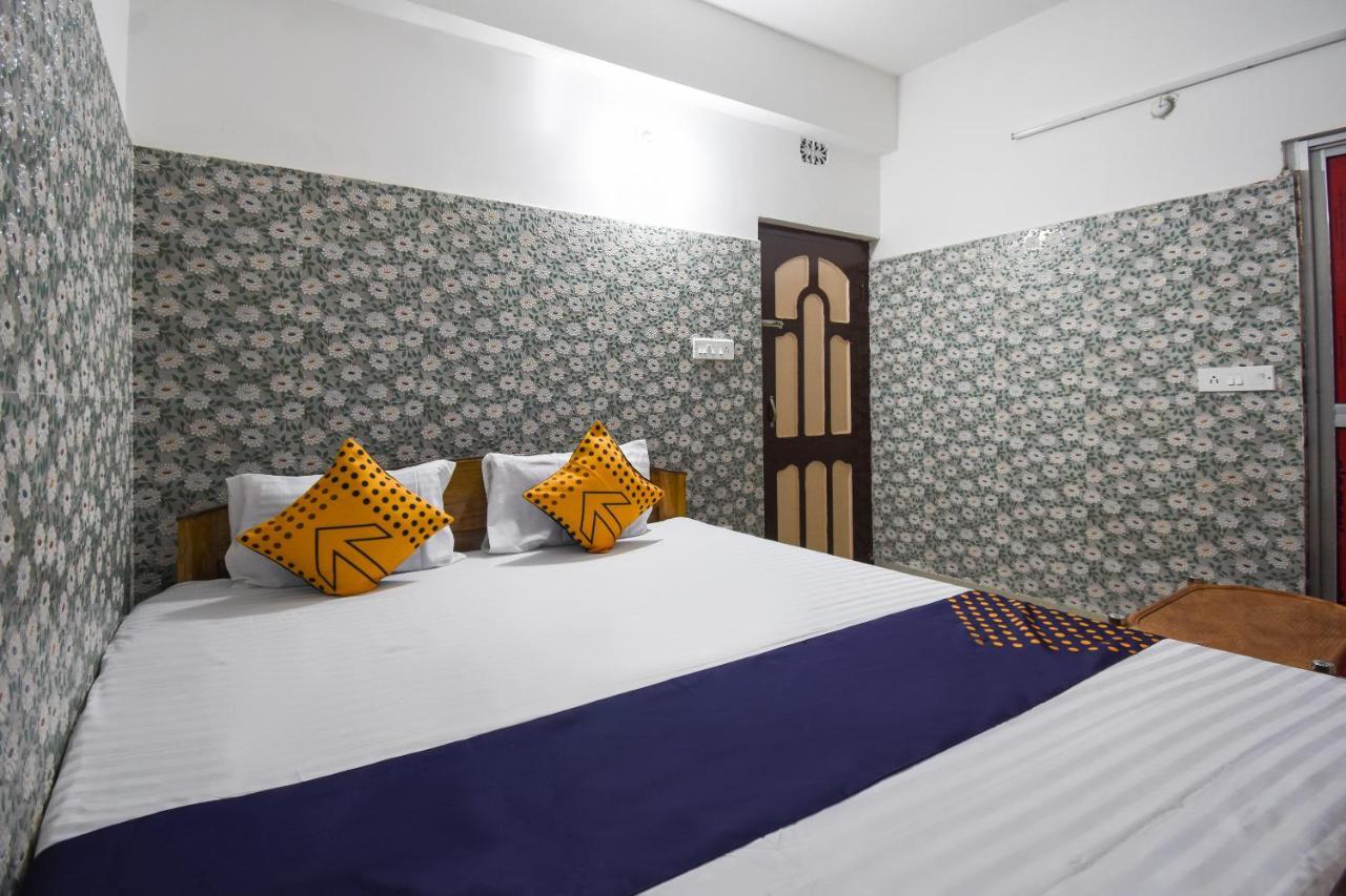 Oyo 73902 Vyttila Residency Hotel