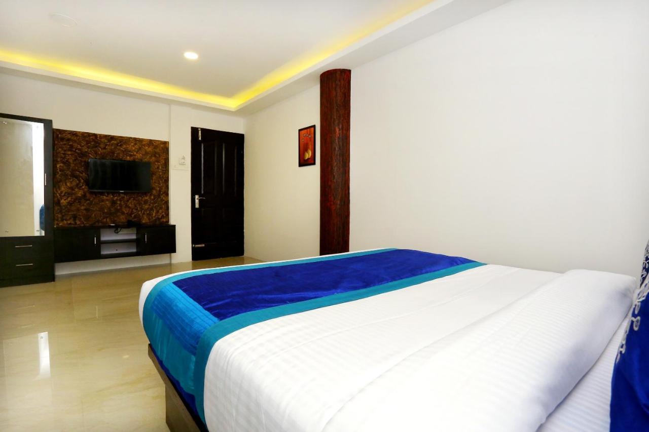 Oyo 9620 Emza Residency Hotel Kochi
