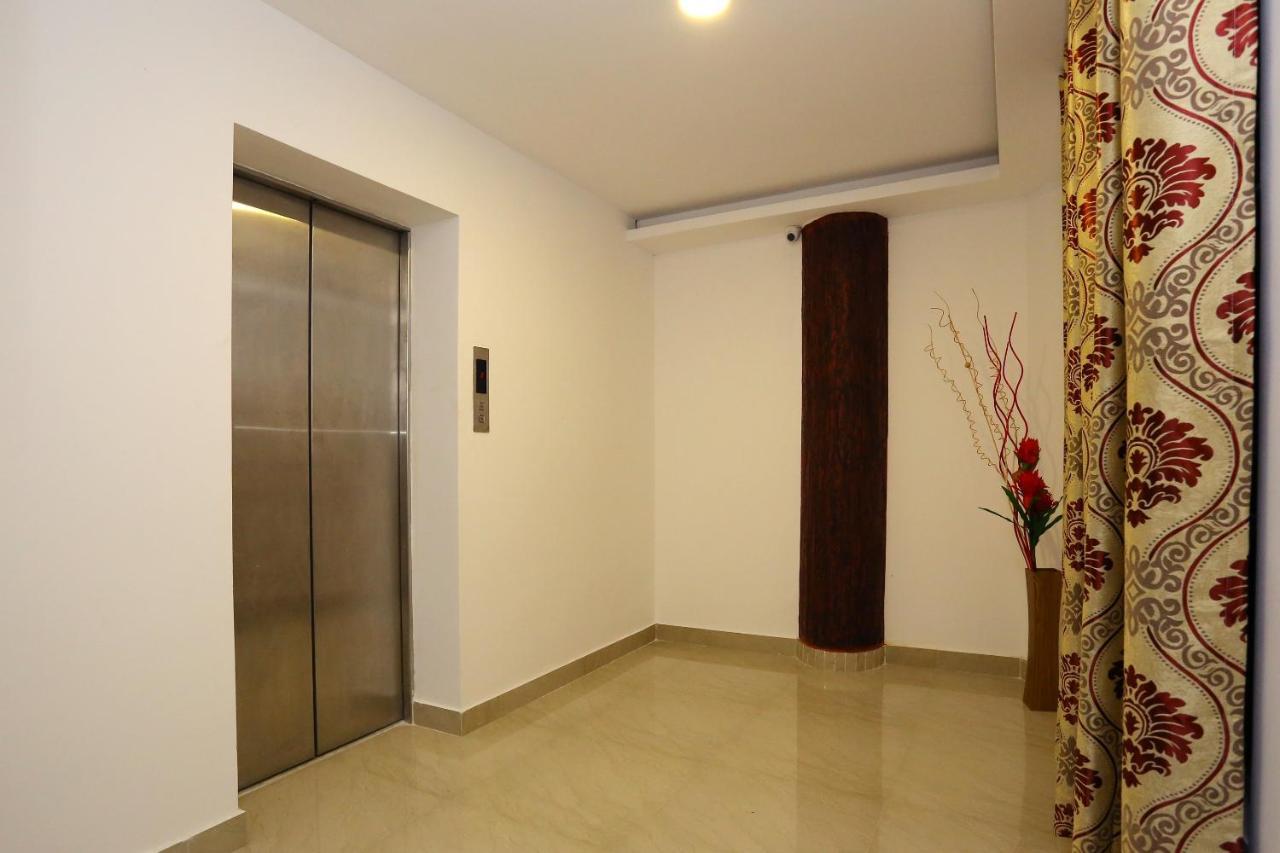 Hotel Oyo 9620 Emza Residency Kochi
