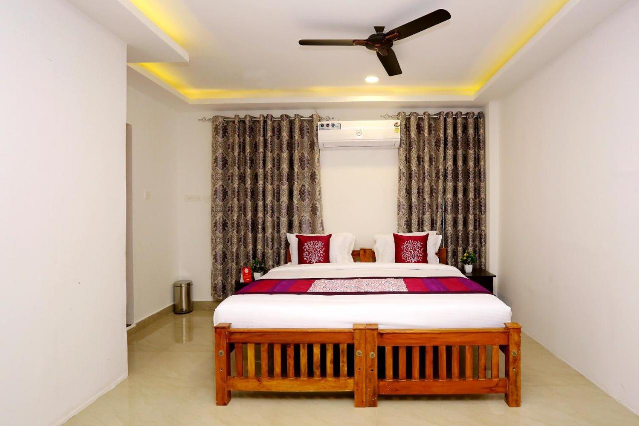 Hotel Oyo 9620 Emza Residency Kochi