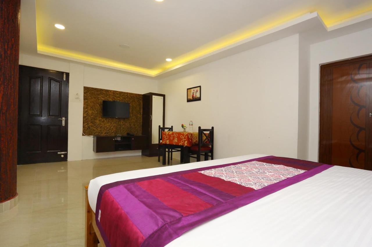 Oyo 9620 Emza Residency