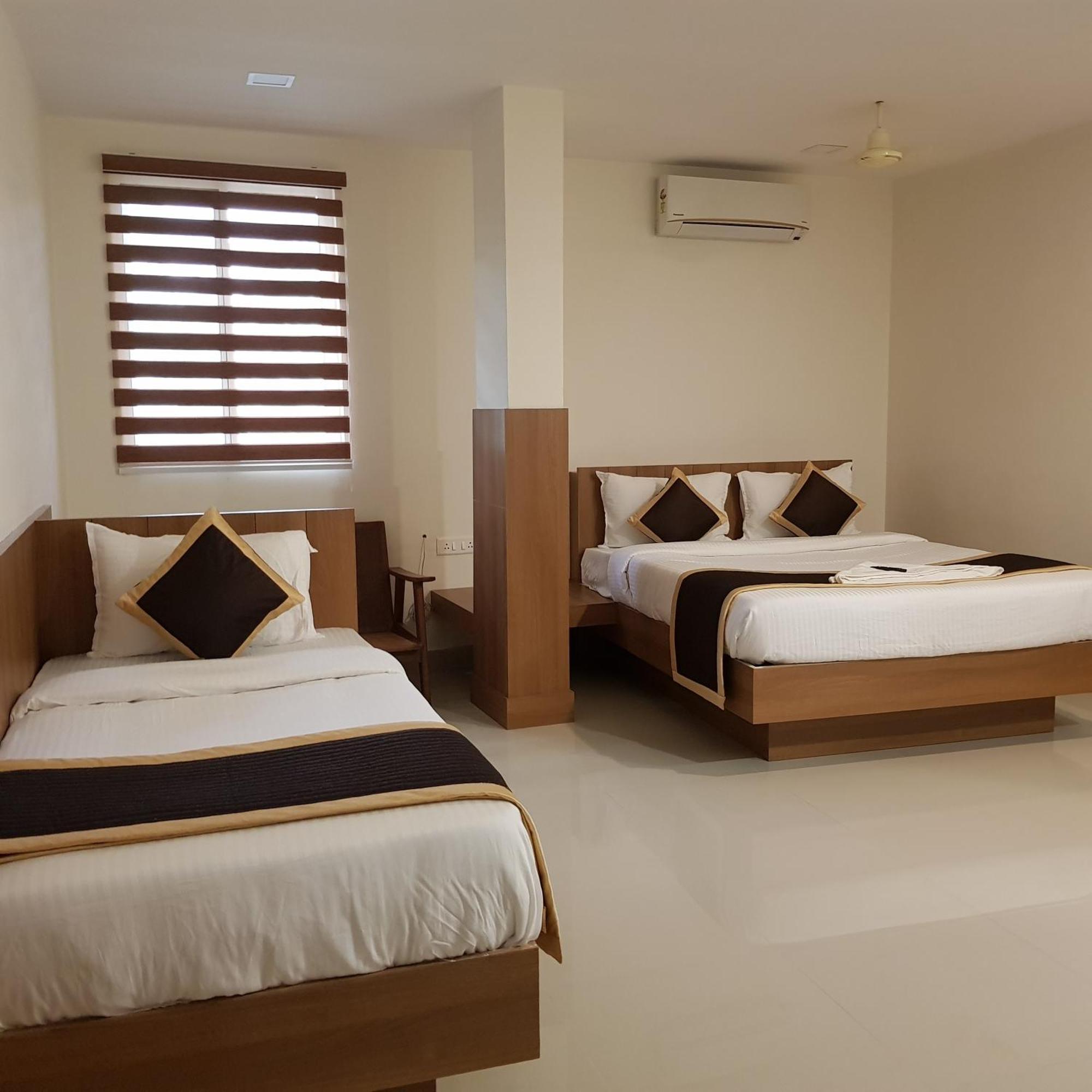 The Golden Suites Hotel Kochi