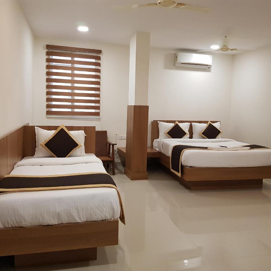 The Golden Suites Hotel Kochi