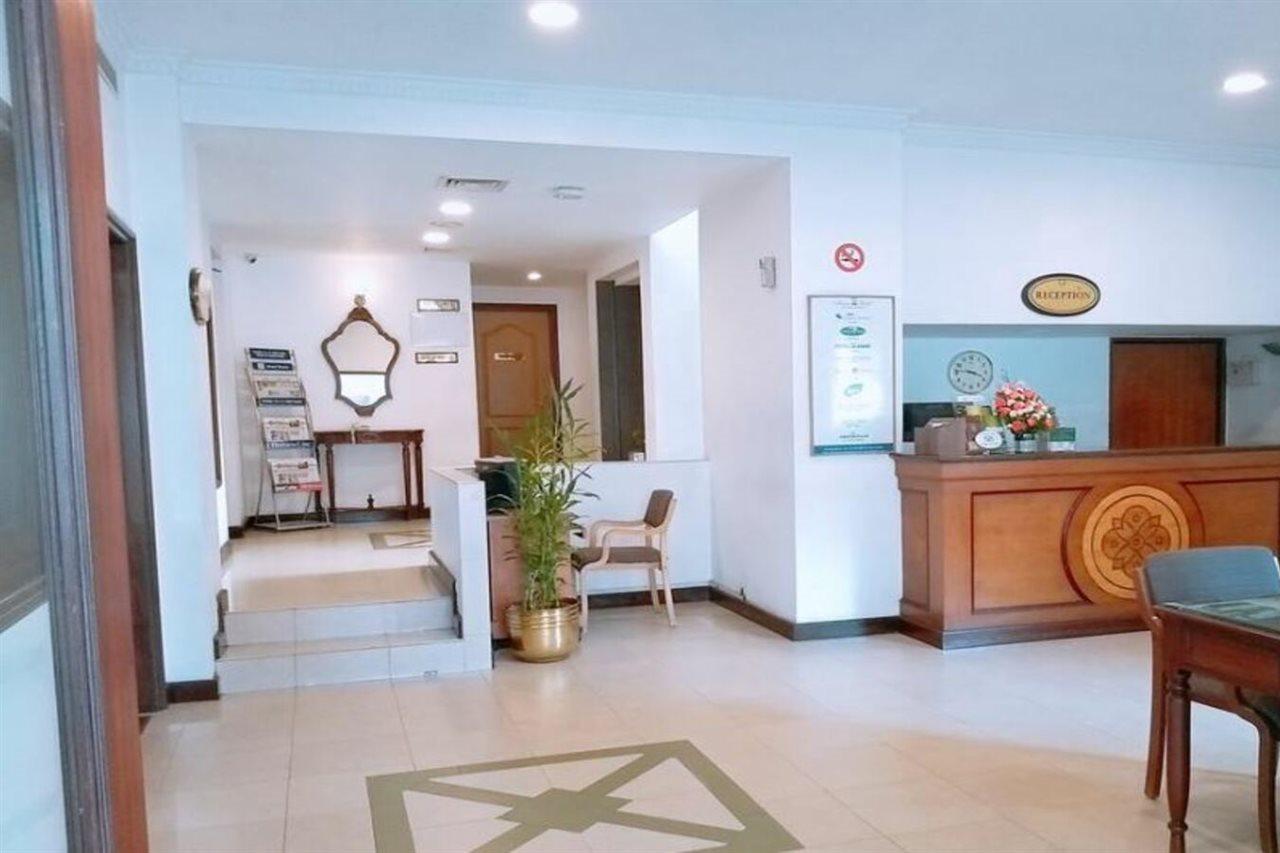 Hotel Abad Metro Kochi