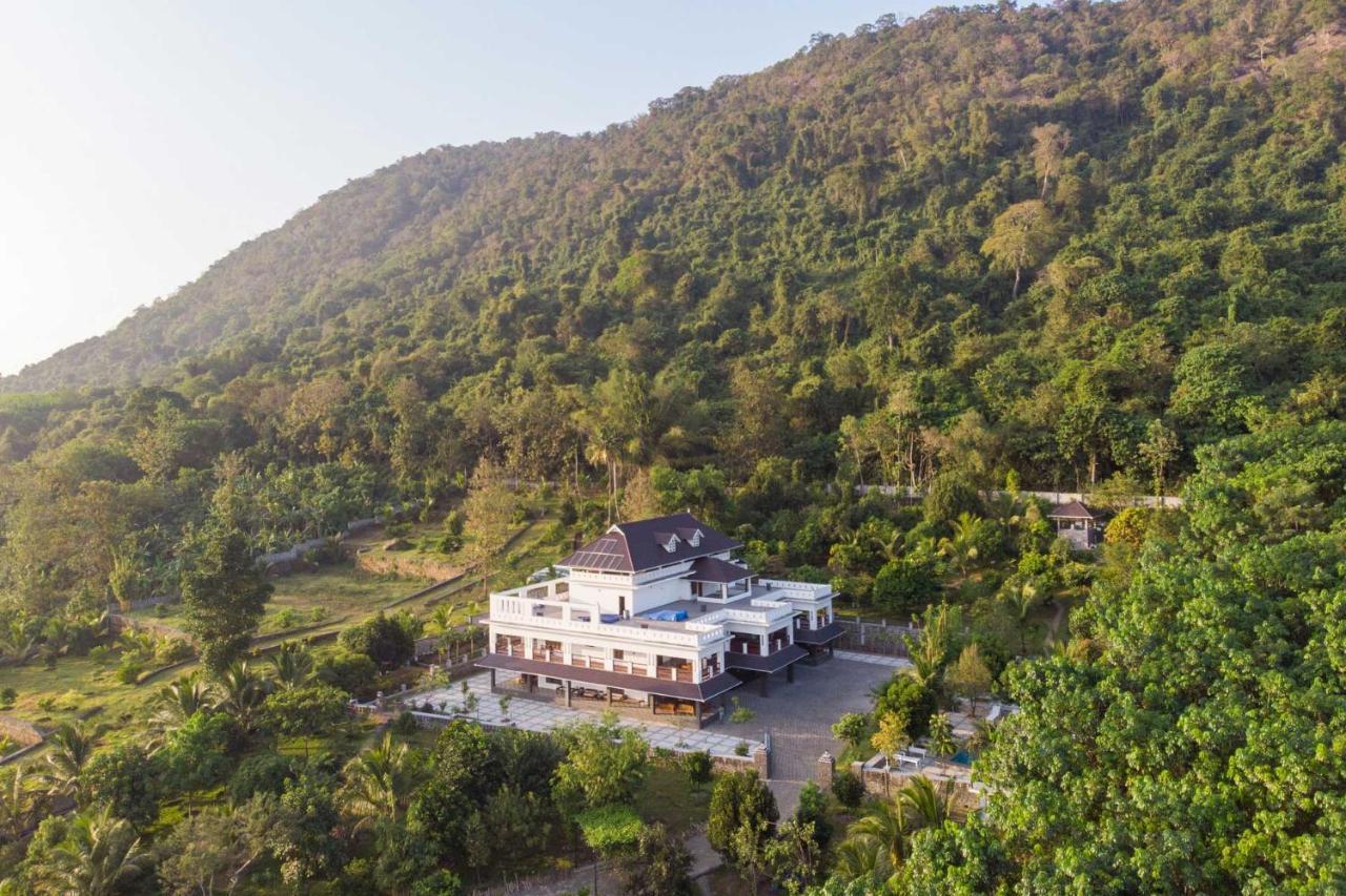 Stayvista At Springhills & Ayurvedic Villa *