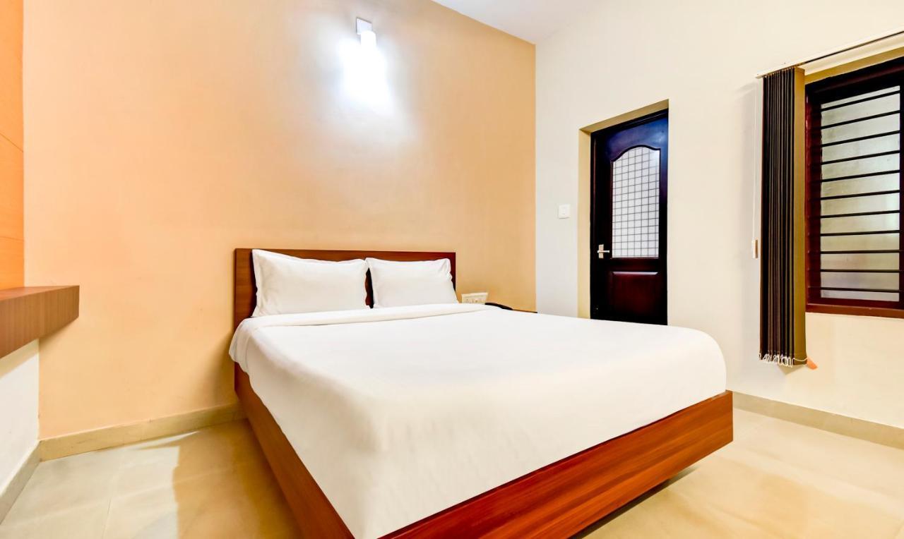 Aspire Maradu Hotel *