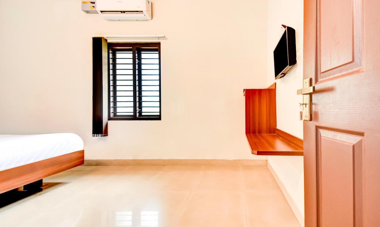 Hotel Aspire Maradu *