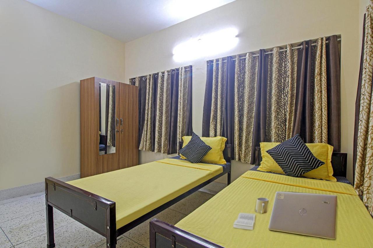 Oyo Flagship 77152 Emmanuel Residency Kochi