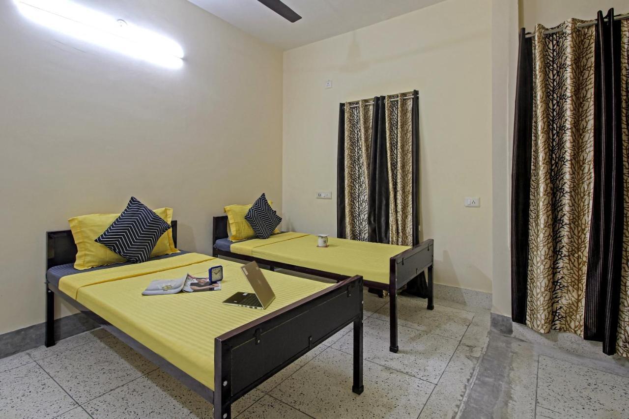 Oyo Flagship 77152 Emmanuel Residency 3*