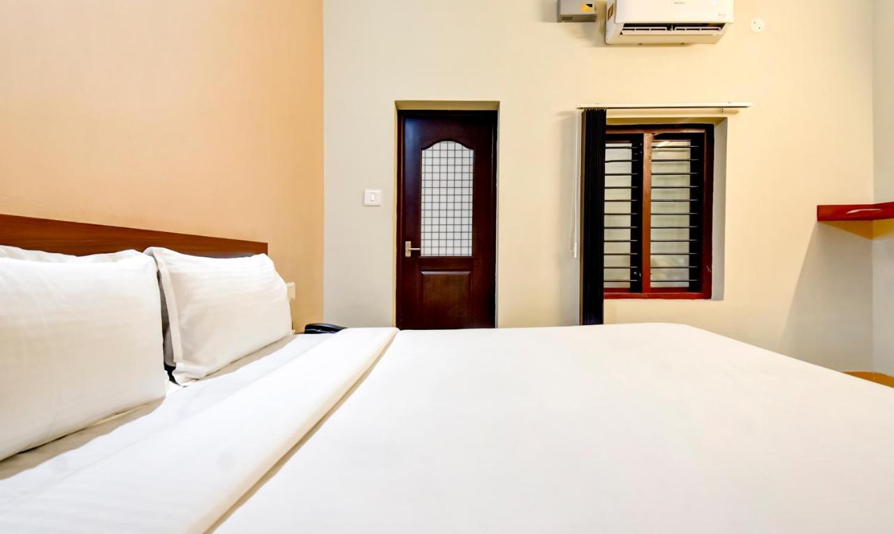 Hotel Aspire Maradu *