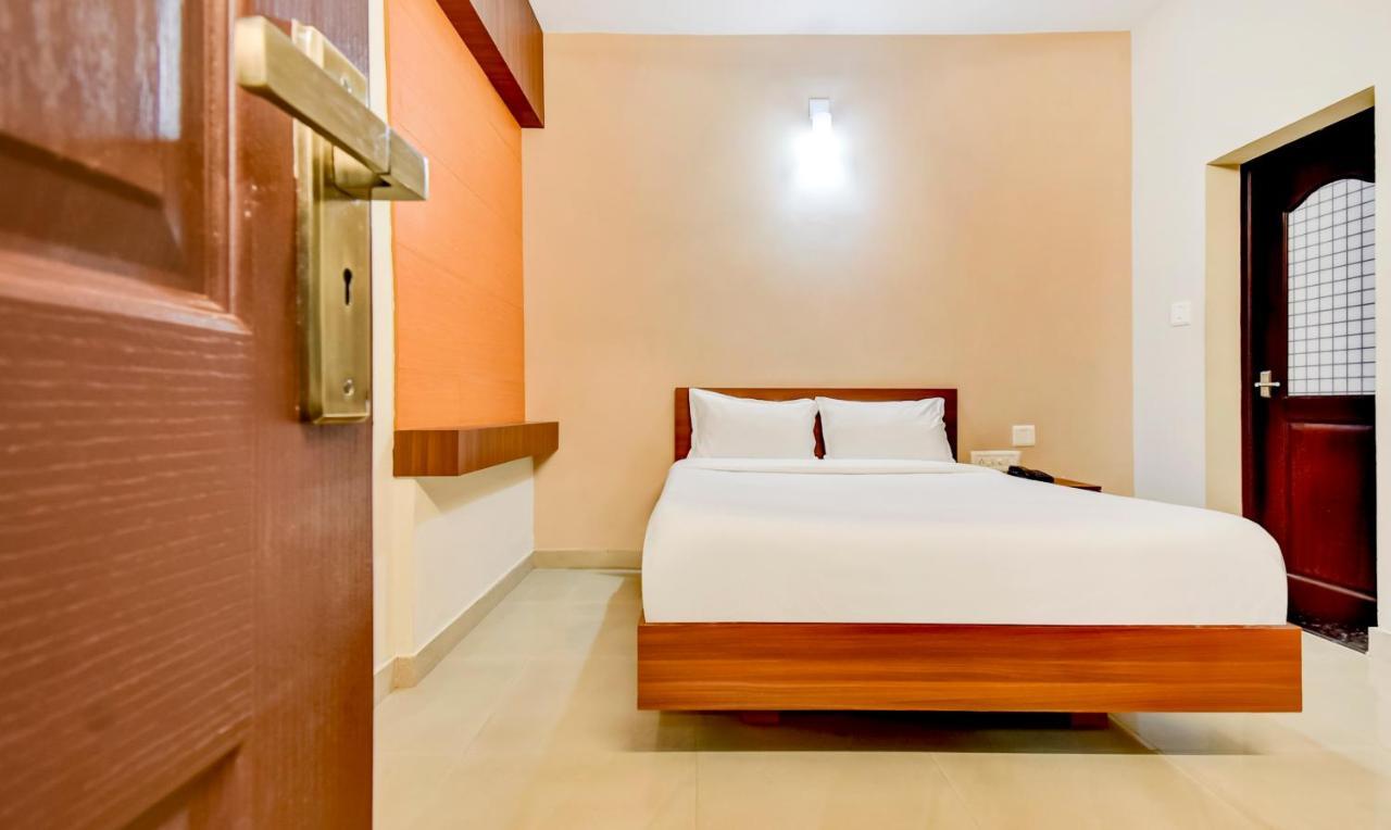 Hotel Aspire Maradu *