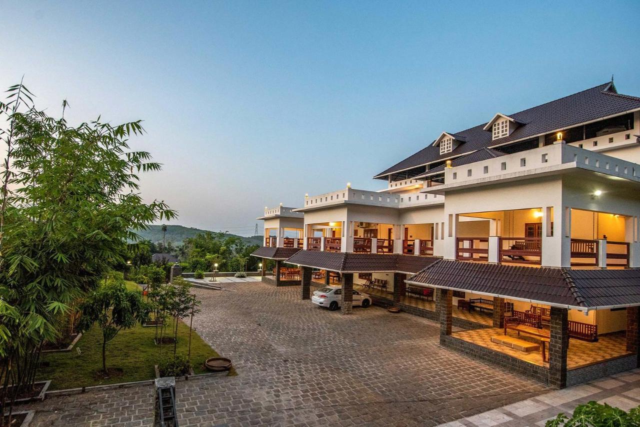 Stayvista At Springhills & Ayurvedic Villa Kochi