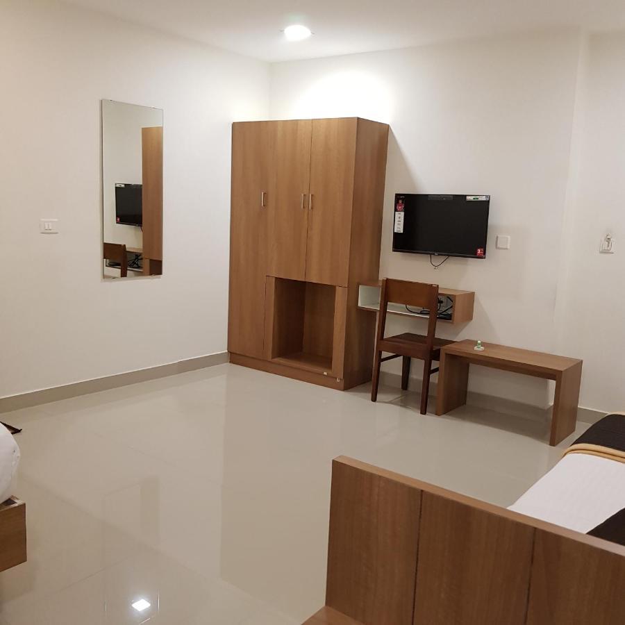 The Golden Suites Hotel Kochi