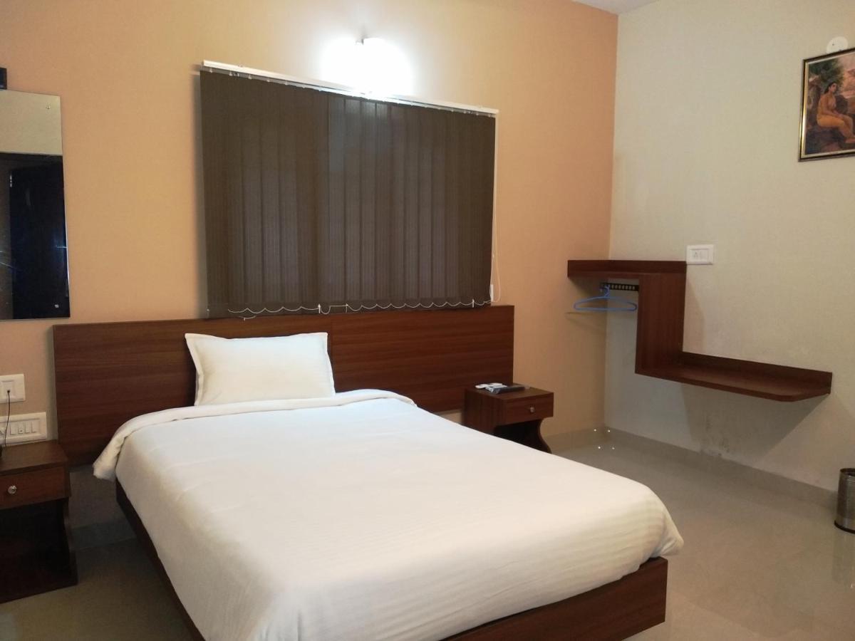 Aspire Maradu Hotel