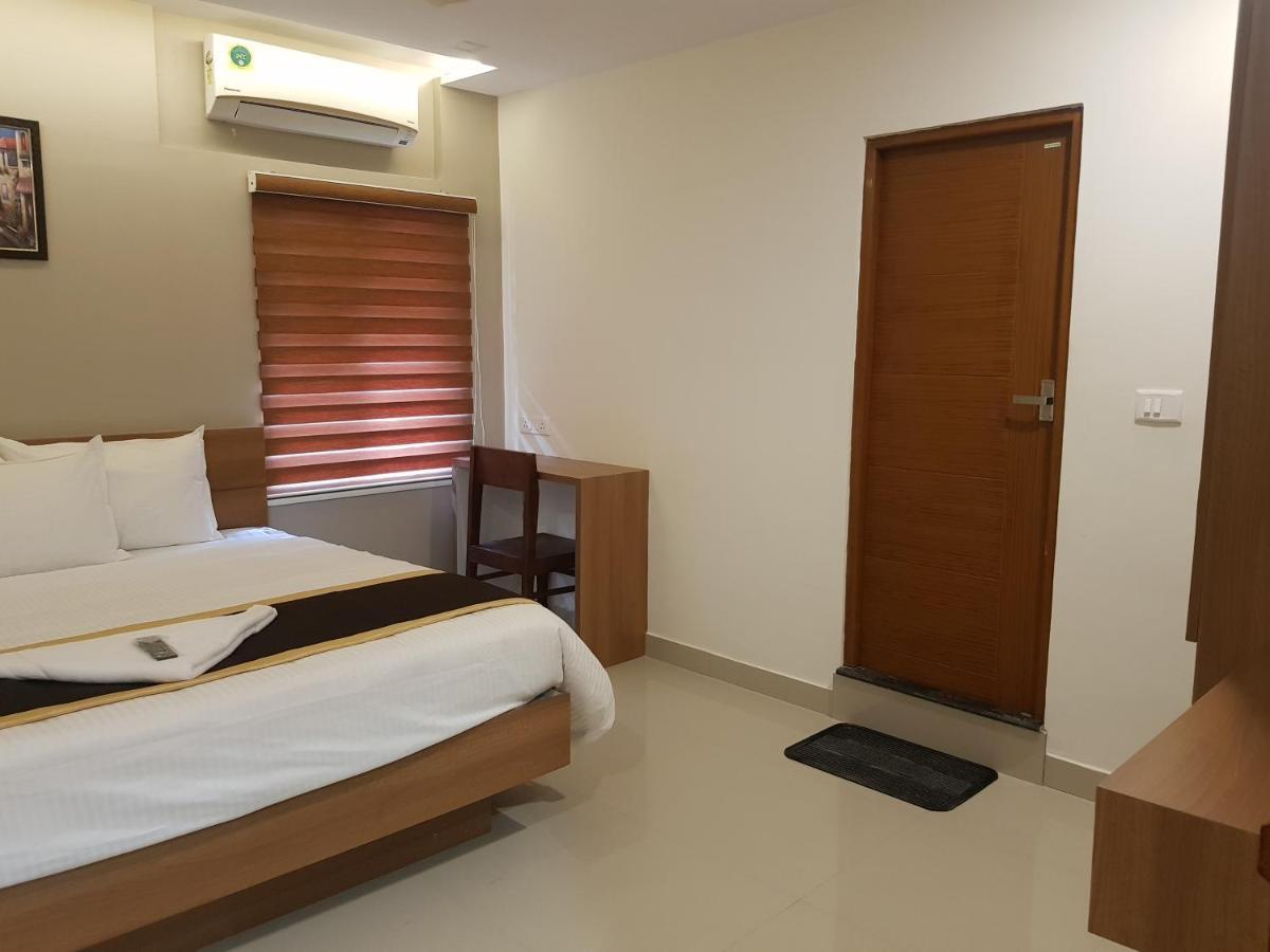 The Golden Suites Hotel