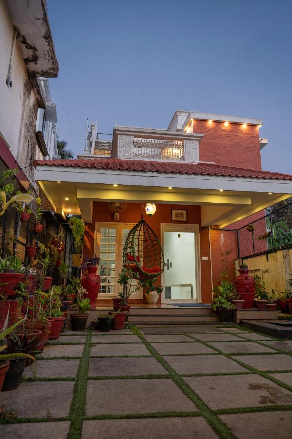Adams Guest house *