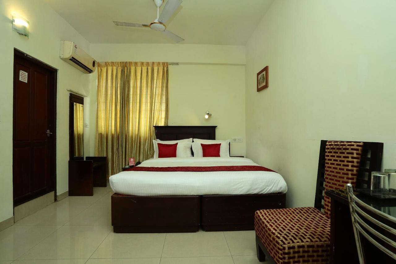 Oyo 11492 Gateway Hotel