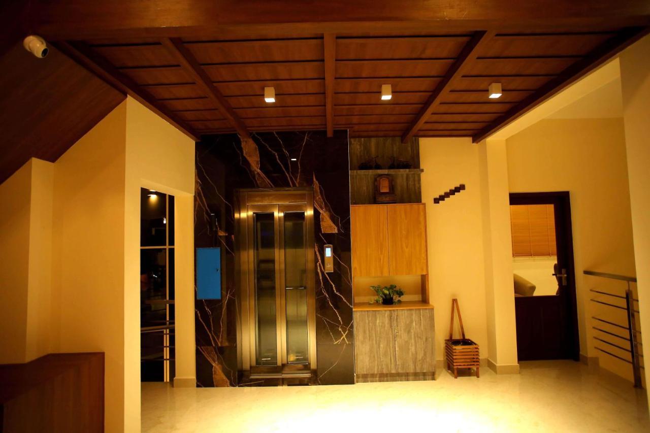 Hotel Kira Palace Residency