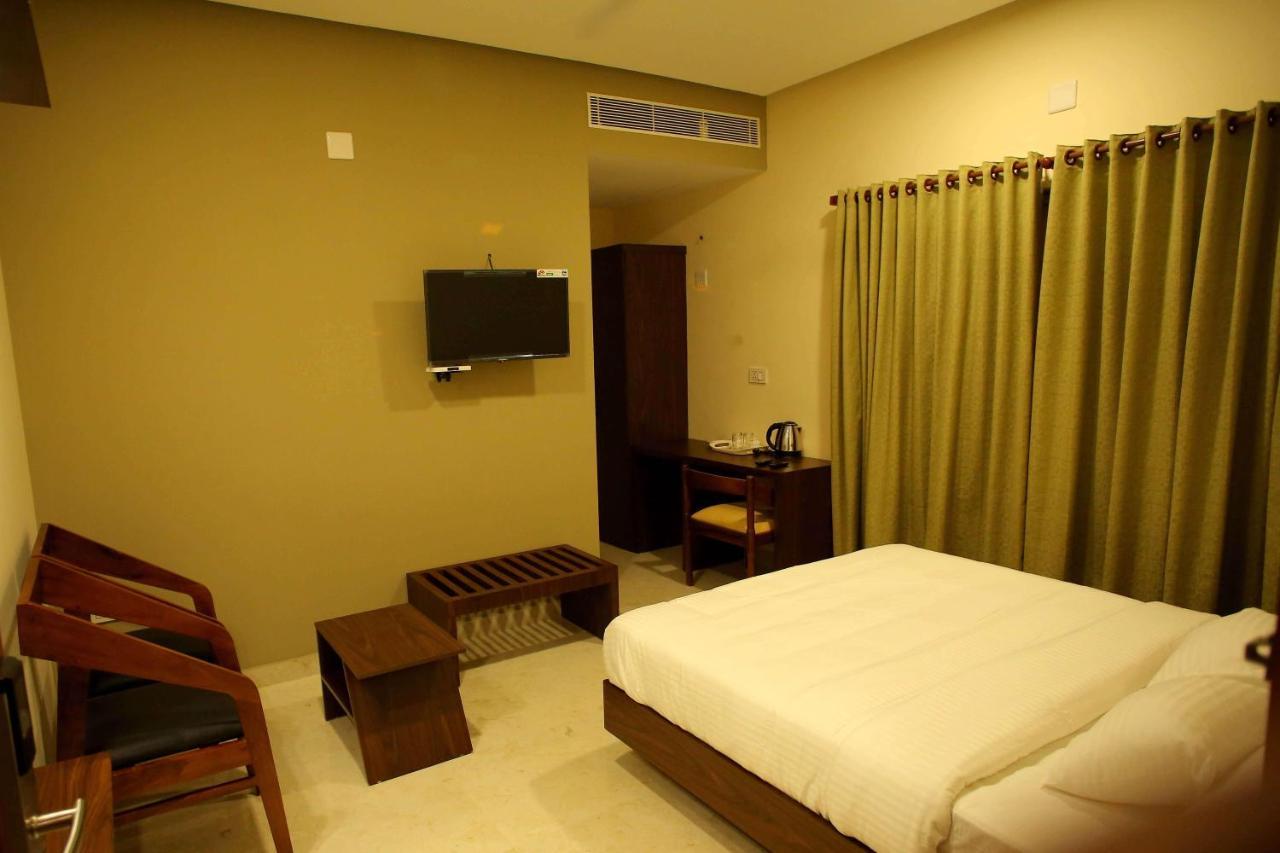 Hotel Kira Palace Residency 3*