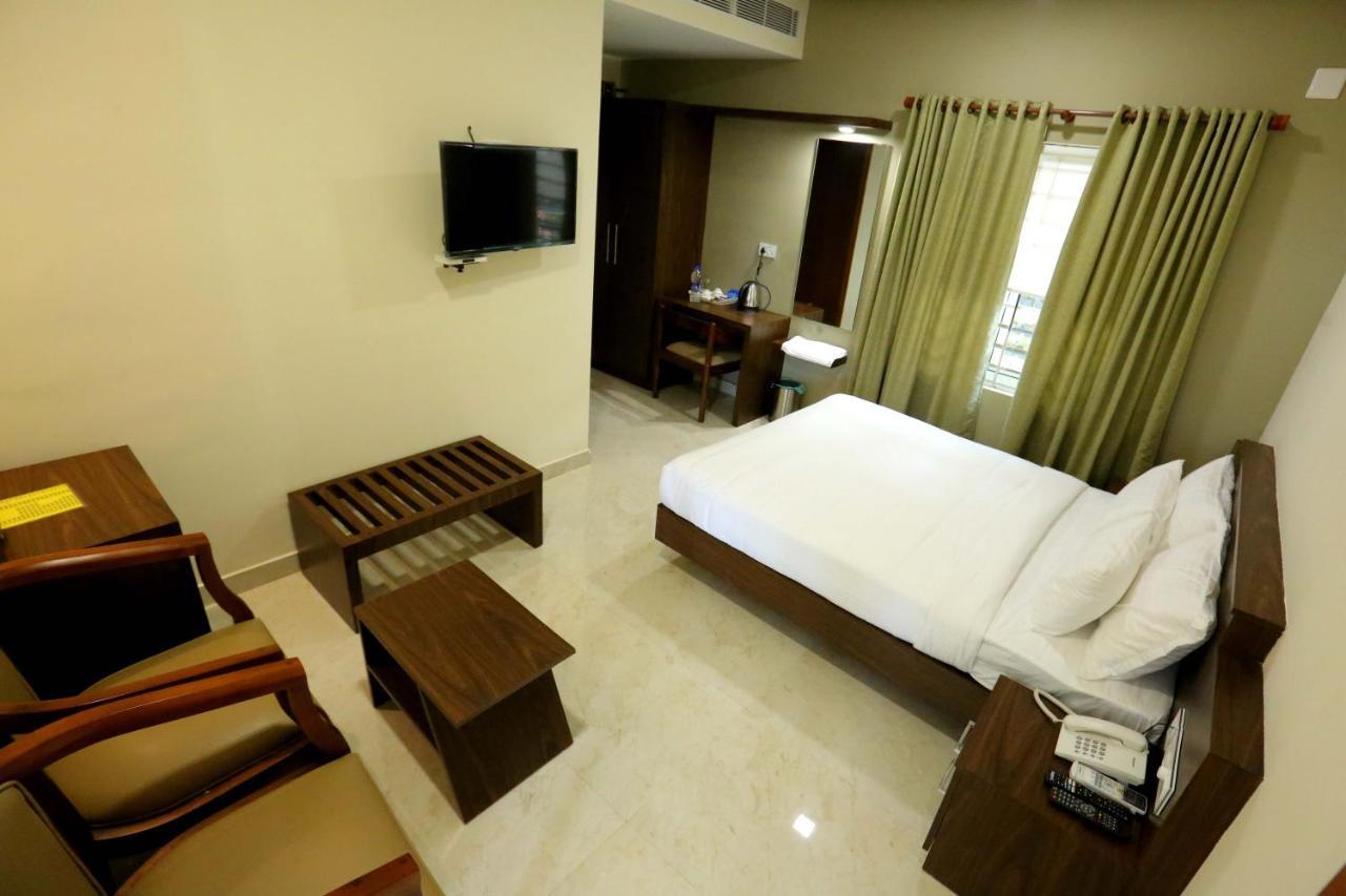 Kira Palace Residency Hotel