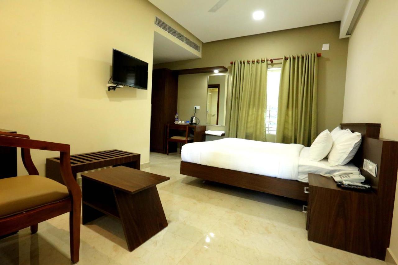 Hotel Kira Palace Residency 3*