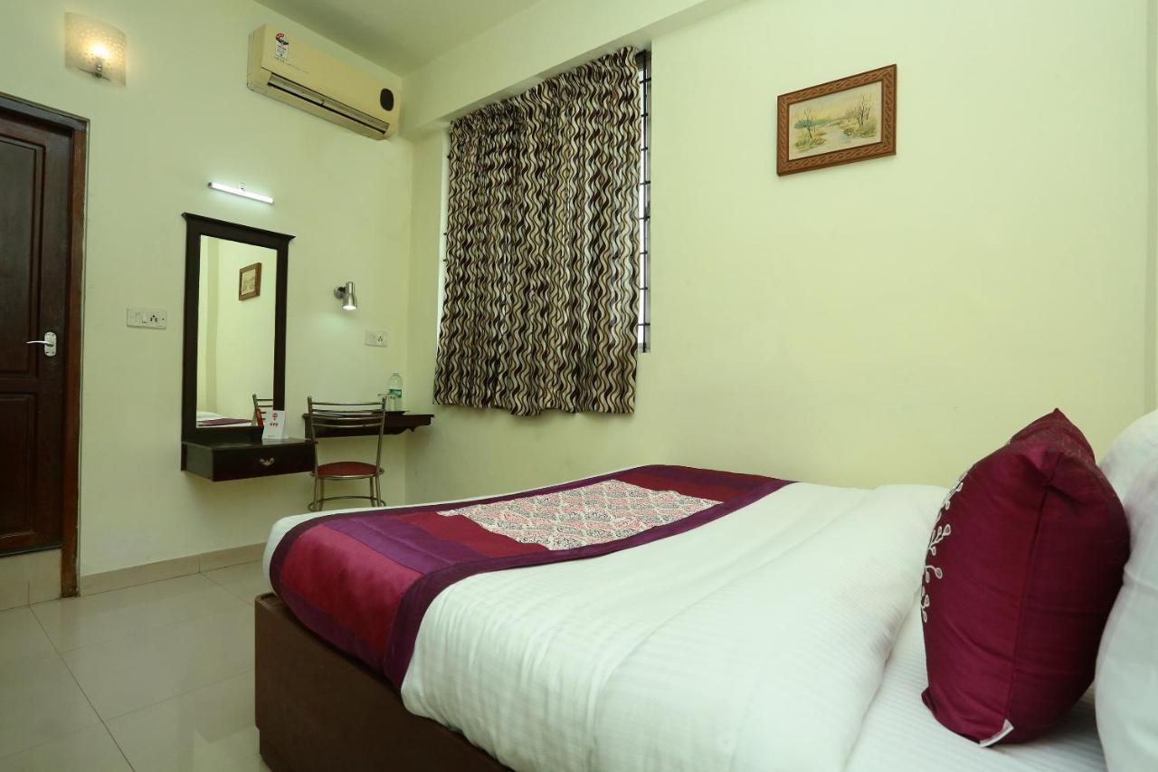 Oyo 11492 Gateway Hotel