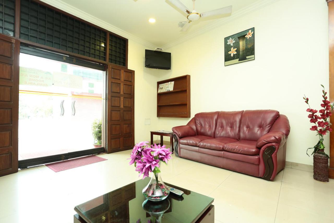 Oyo 11492 Gateway Hotel