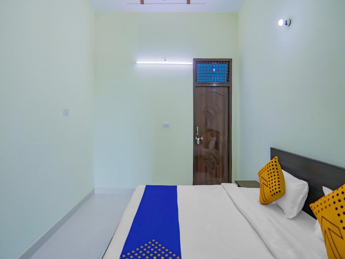Hotel Vaccinated Staff - Oyo 73714 Metro Residency