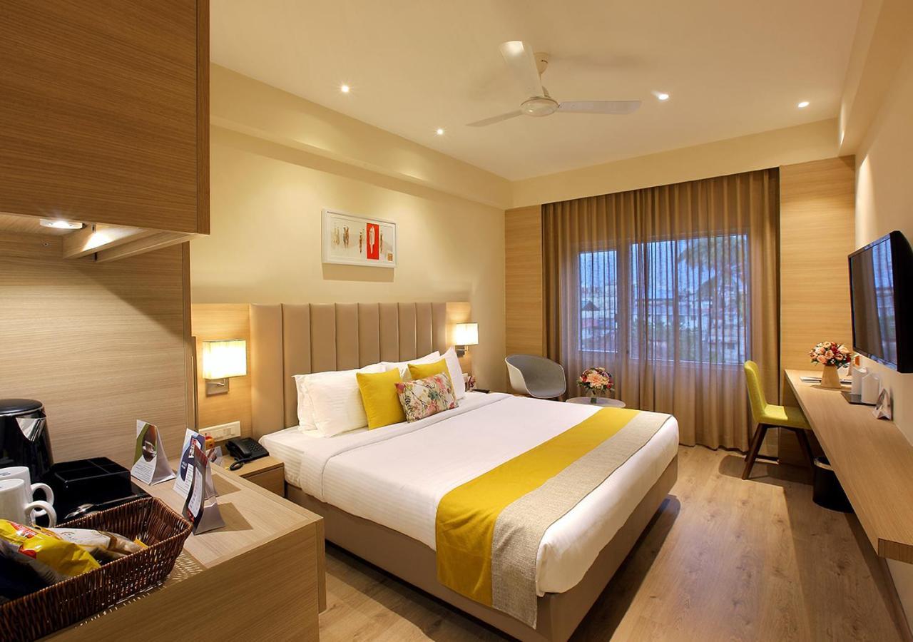 Crystal Plaza Hotel *