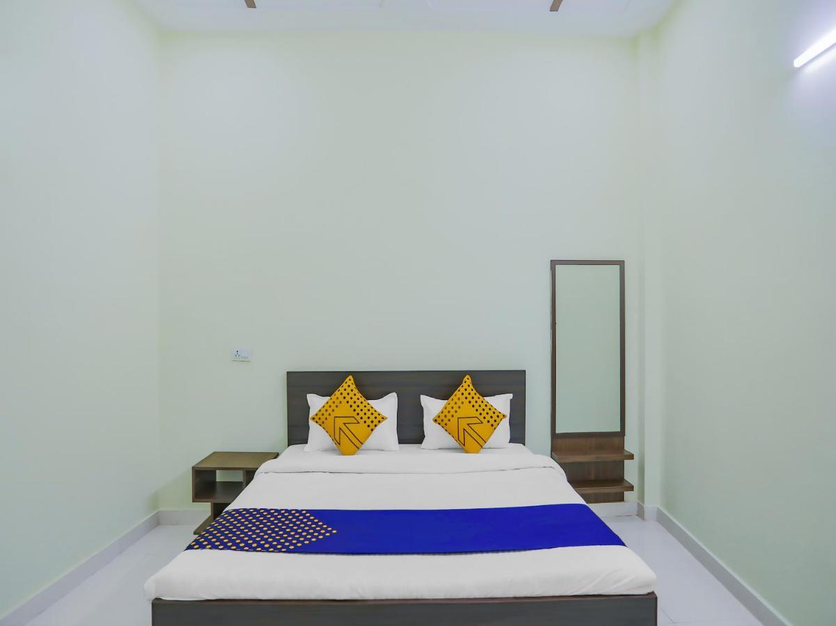 Vaccinated Staff - Oyo 73714 Metro Residency Kochi